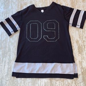 Ivivva sports shirt black and white size 10